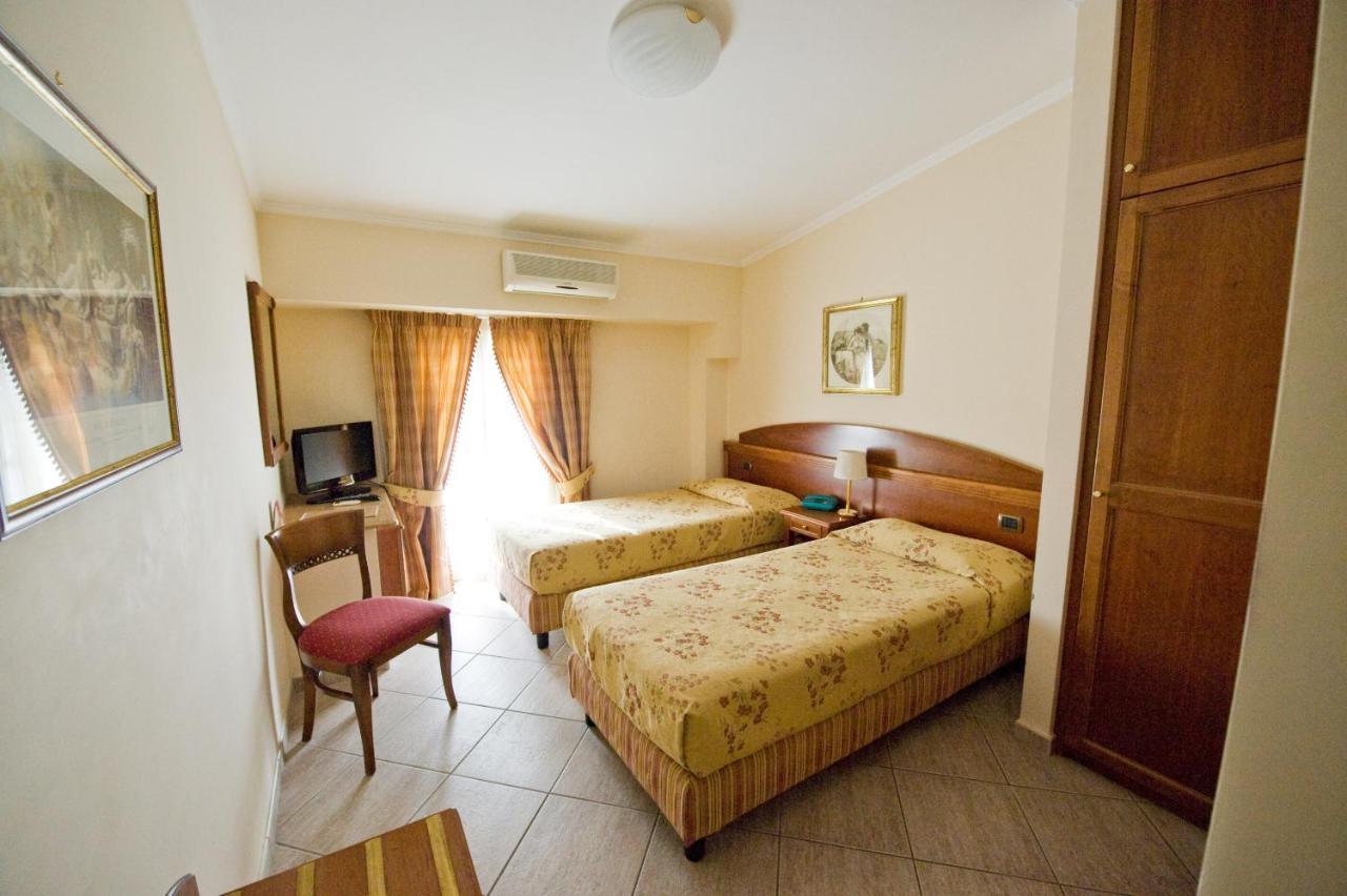 Marini Park Hotel Castel di Leva Exterior foto